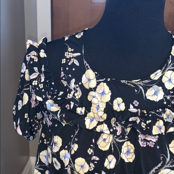 LC Lauren Conrad ruffle cold-shoulder top! - Picture 3 of 5